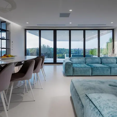 Lucy Holiday home *